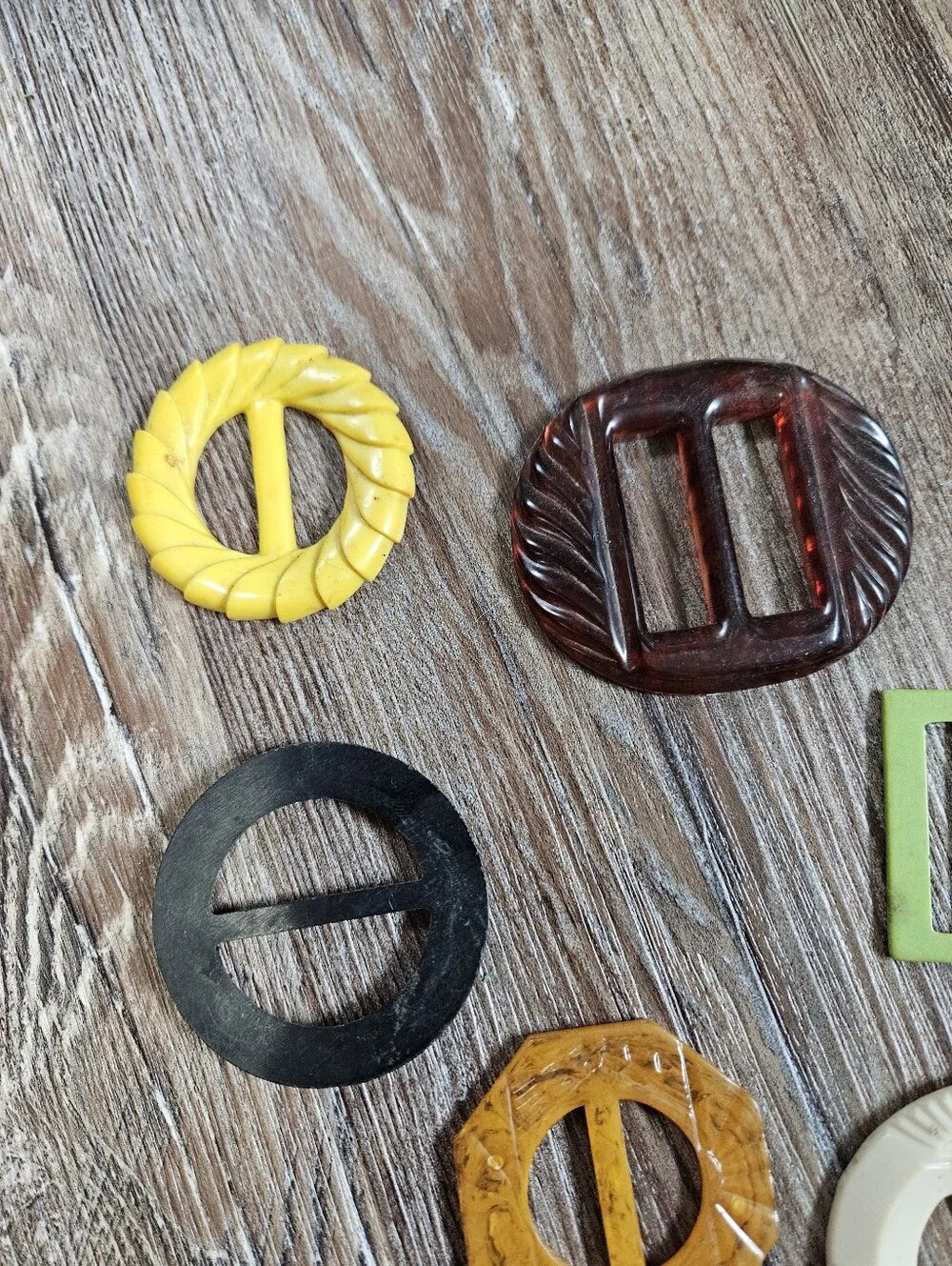 14 Vtg Plastic Belt Scarf Buckles Various Colors Sizes Red Black Yellow White Cl
